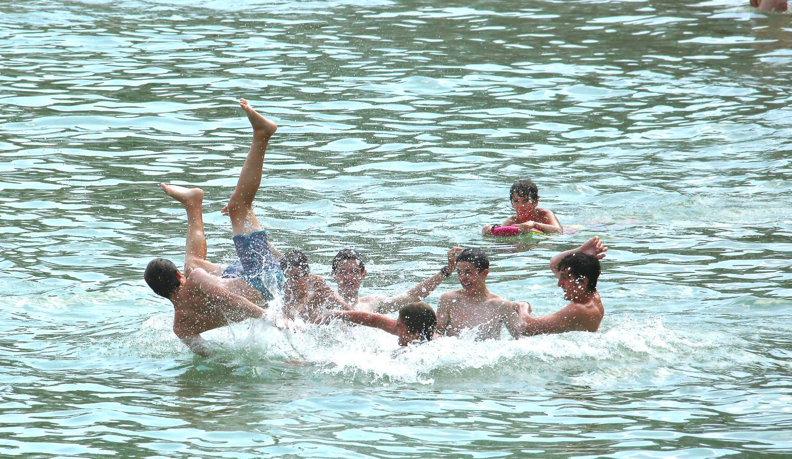 Gipuzkoa se ha despertado con temperaturas de en torno a los 30 grados. Un lunes que anticipa las altas temperaturas de finales de semana