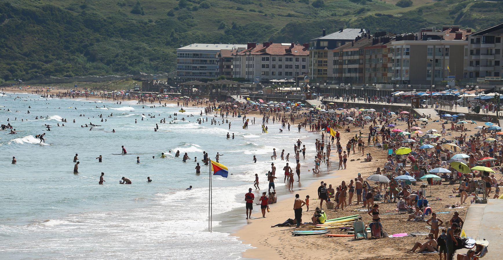 Gipuzkoa se ha despertado con temperaturas de en torno a los 30 grados. Un lunes que anticipa las altas temperaturas de finales de semana