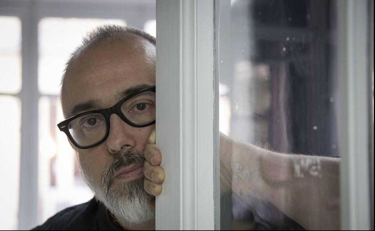 La serie '30 monedas' de Álex de la Iglesia, seleccionada por el Festival de Venecia: «Yo no sé hacer capítulos, sé hacer películas»