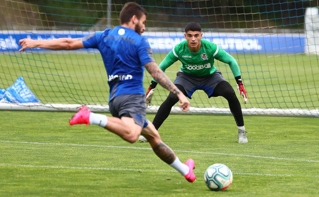 Gaizka Ayesa, en un entrenamiento con el primer equipo.