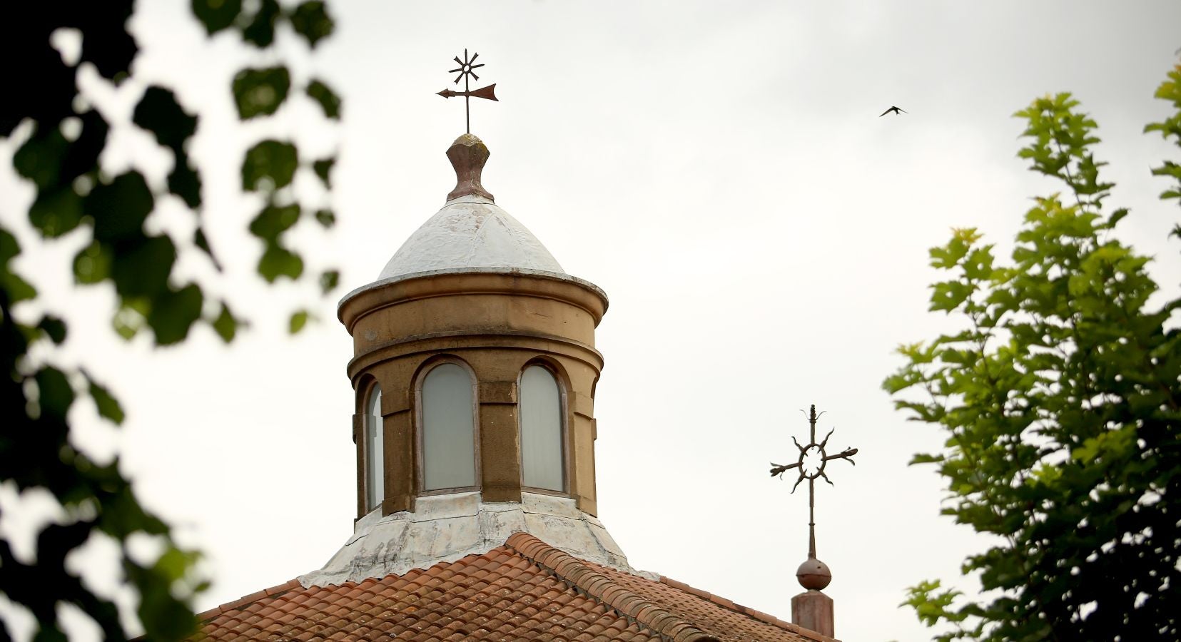 La localidad más pequeña de la comarca, ubicada entre el mar y la montaña, presume de un casco histórico de gran valor artístico y arquitectónico muy bien conservado. 