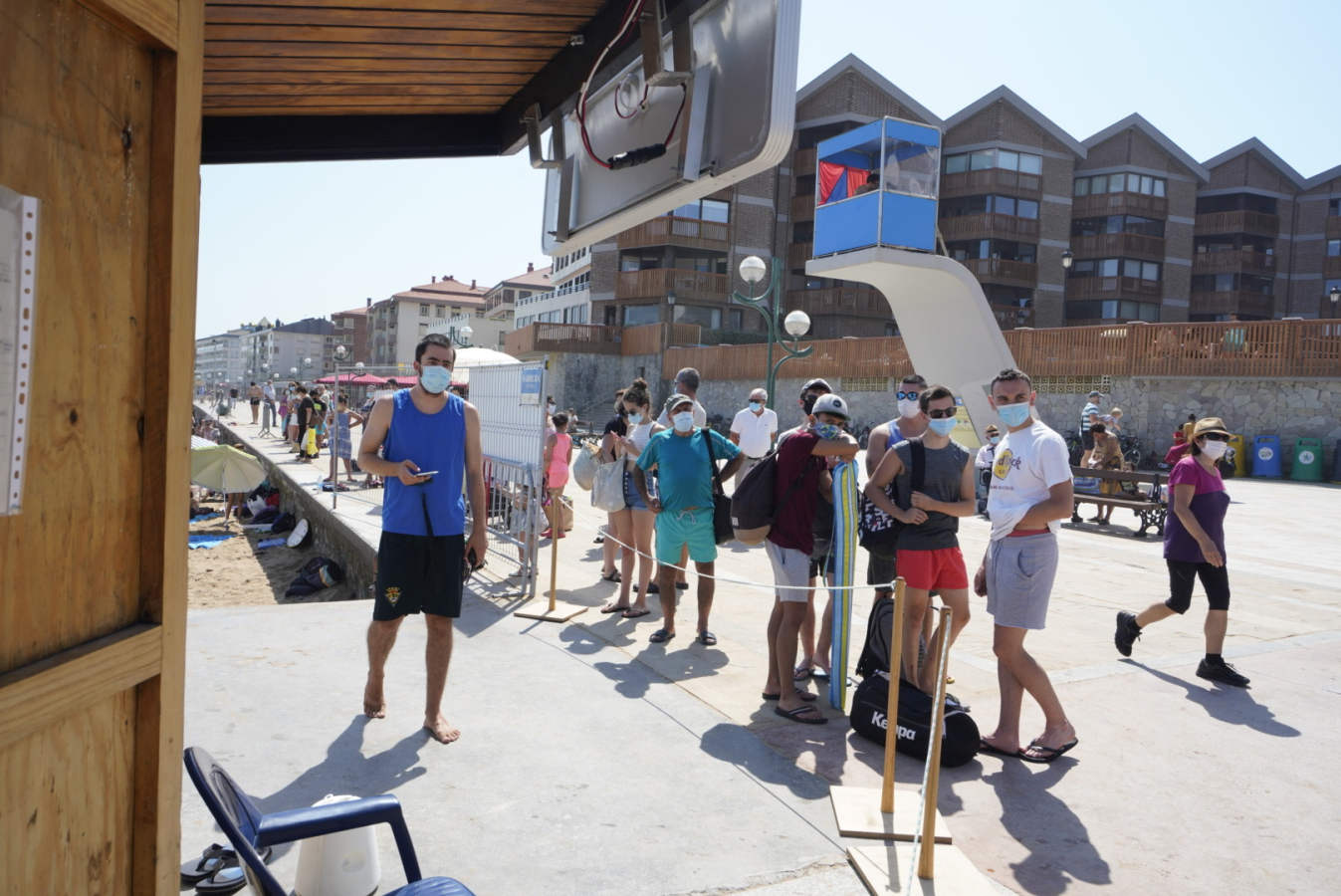 En algunas partes del territorio los termómetros han superado los treinta grados. Aemet eleva a roja la alarma por las altas temperaturas