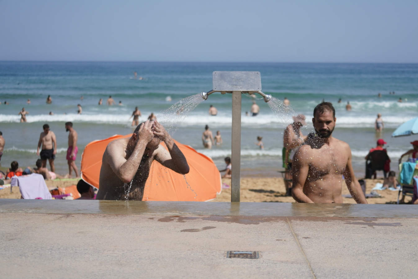 En algunas partes del territorio los termómetros han superado los treinta grados. Aemet eleva a roja la alarma por las altas temperaturas