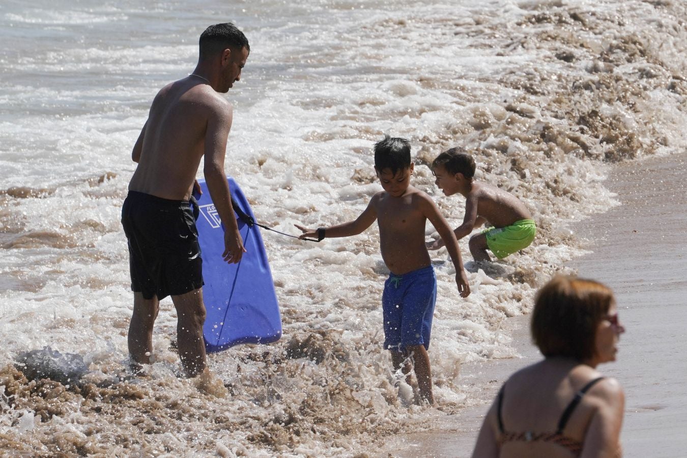 En algunas partes del territorio los termómetros han superado los treinta grados. Aemet eleva a roja la alarma por las altas temperaturas