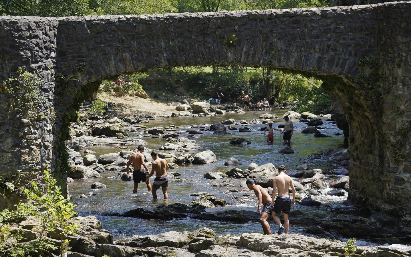 En algunas partes del territorio los termómetros han superado los treinta grados. Aemet eleva a roja la alarma por las altas temperaturas