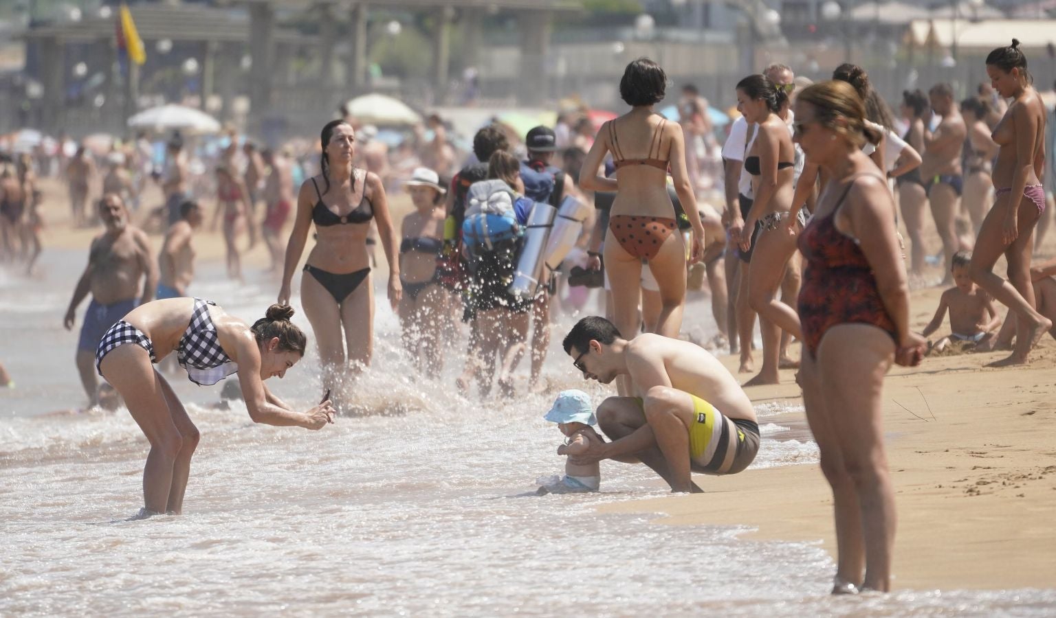 En algunas partes del territorio los termómetros han superado los treinta grados. Aemet eleva a roja la alarma por las altas temperaturas