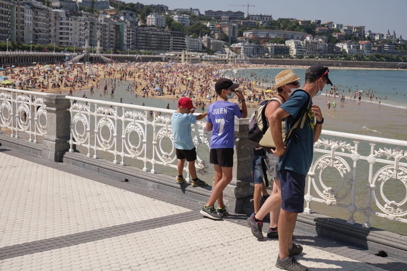 En algunas partes del territorio los termómetros han superado los treinta grados. Aemet eleva a roja la alarma por las altas temperaturas