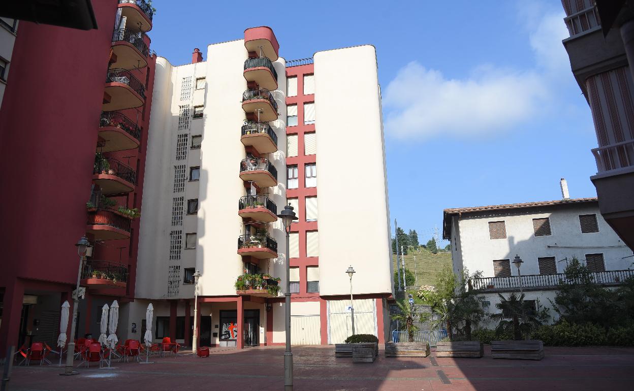 Bloque de viviendas confinado en Zizurkil. 