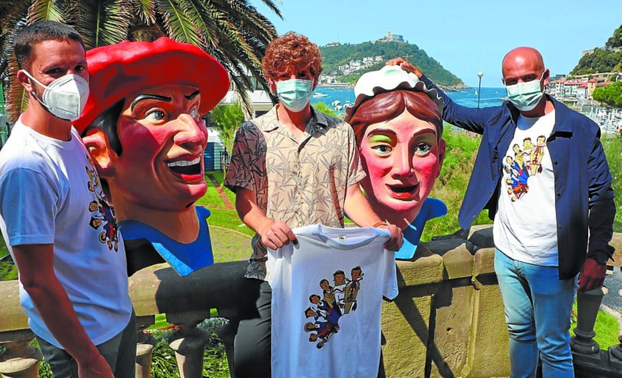 Jon Insausti junto con los representantes de Itzurun y Super Amara. 