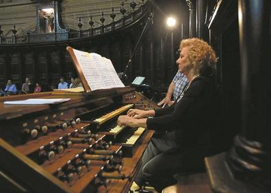 Imagen secundaria 1 - Doce intérpretes, la mayoría mujeres, protagonizarán el ciclo de órgano. San Telmo acogerá los conciertos de Música Antigua. 