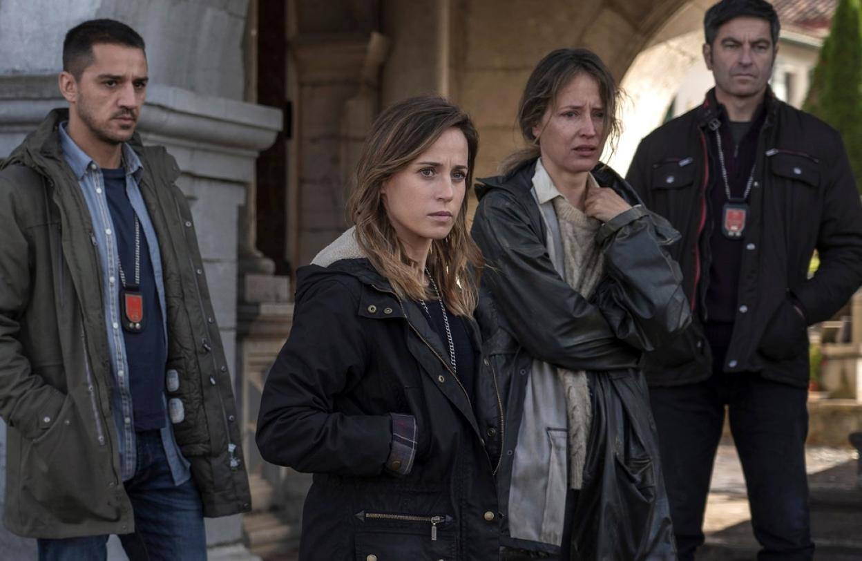 Carlos Librado, Marta Etura, Marta Larralde y Anjel Alkain, en una escena de la película.