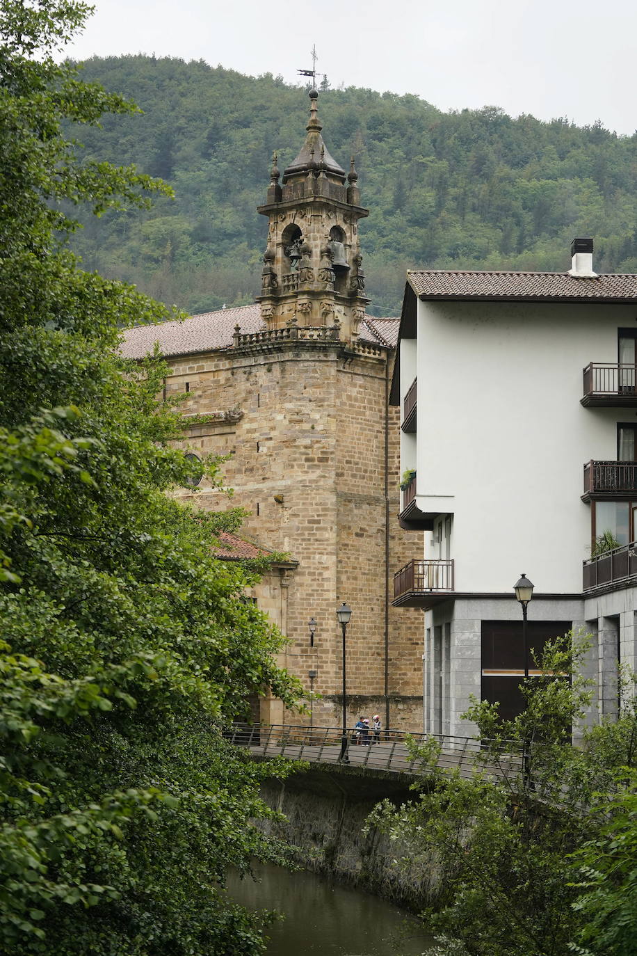 Ataun. El pueblo más largo de Gipuzkoa es cuna de José Miguel Barandiaran; sus montes, cuevas y dólmenes han inspirado numerosas leyendas de la mitología vasca.