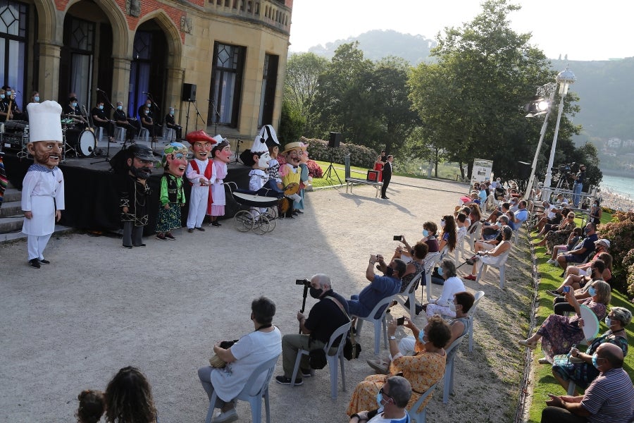 Donostia estrena con un acto en el Palacio de Miramar su programa alternativo a la Semana Grande , marcado por la división de los partidos debido a la pandemia. 