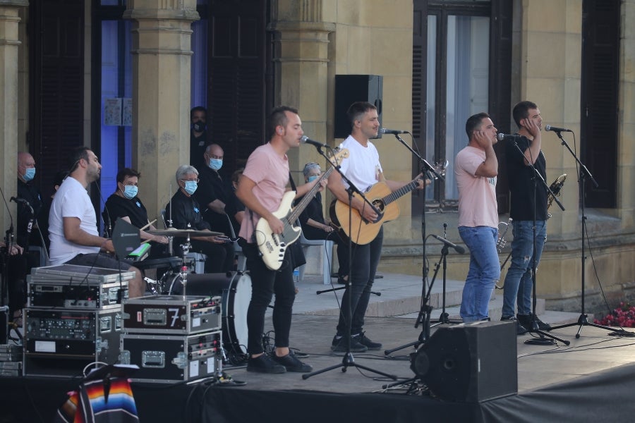 Donostia estrena con un acto en el Palacio de Miramar su programa alternativo a la Semana Grande , marcado por la división de los partidos debido a la pandemia. 
