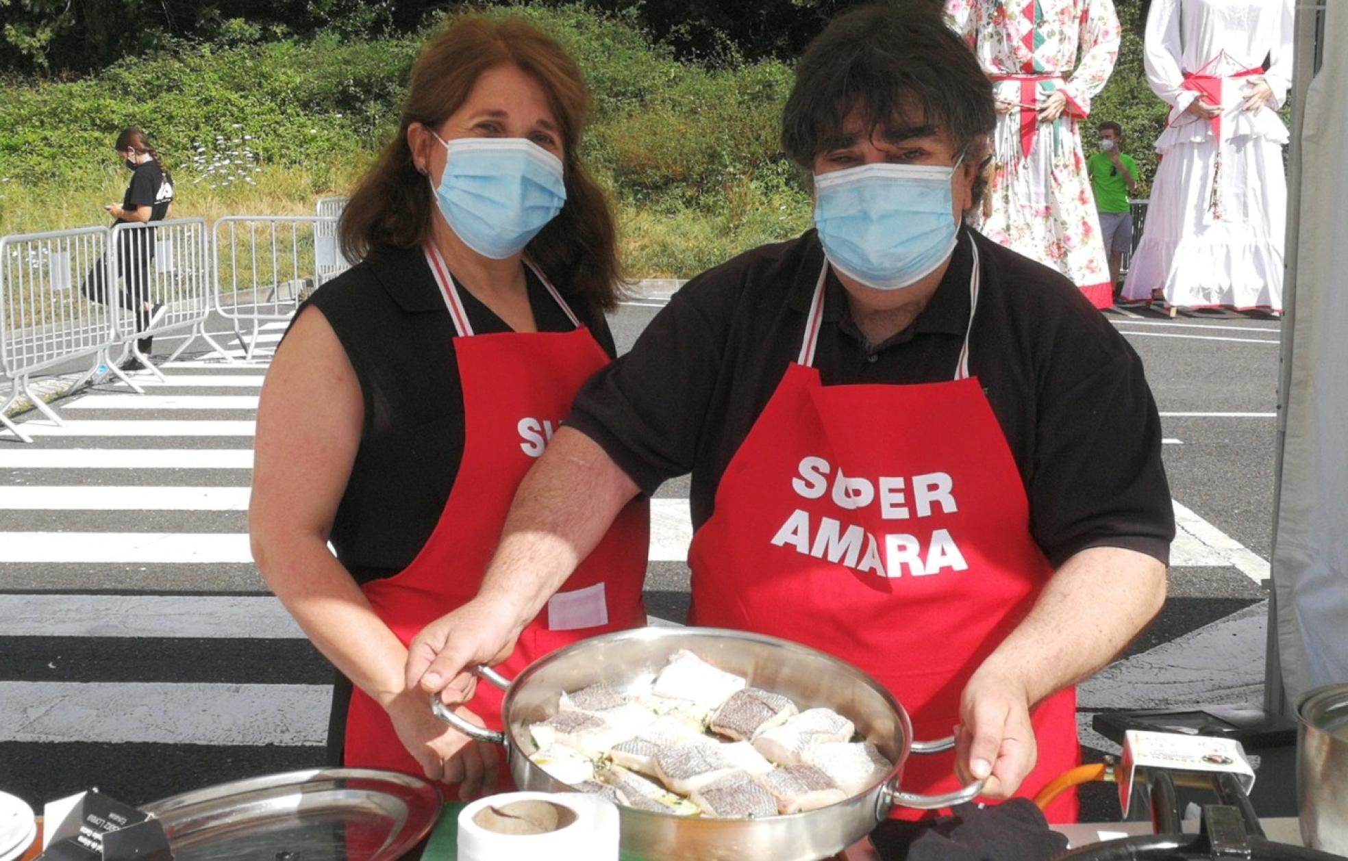 En su punto. Idoia Dominguez y Josu Álvarez tenían claro que la clave está en no hacer mucho el pescado y ponerle mucho mimo. 