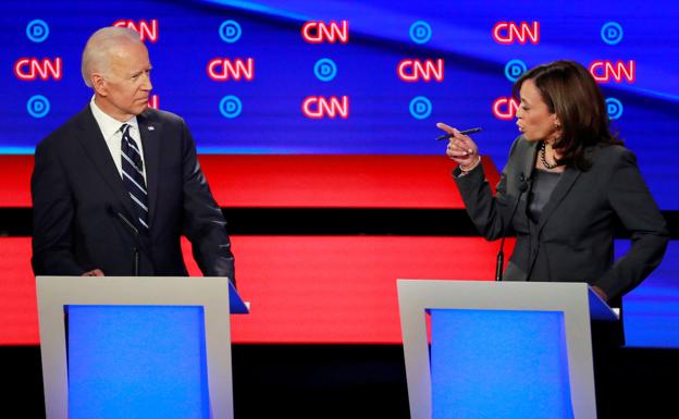 Kamala Harris ataca a Joe Biden durante uno de los debates demócratas.