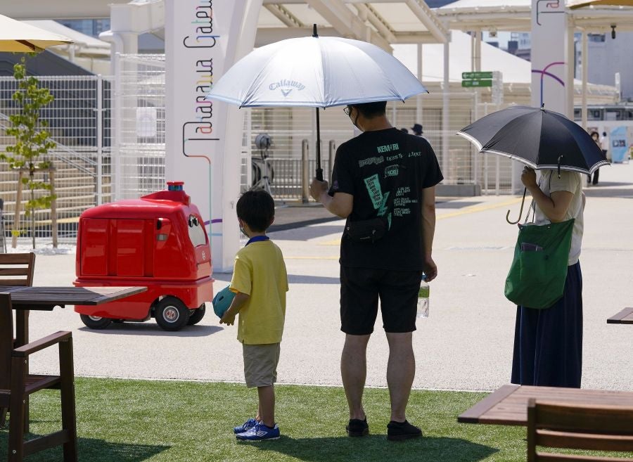 Robot repartidor para mantener la distancia social. 