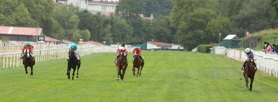 Carreras en el hipódromo de Lasarte. 