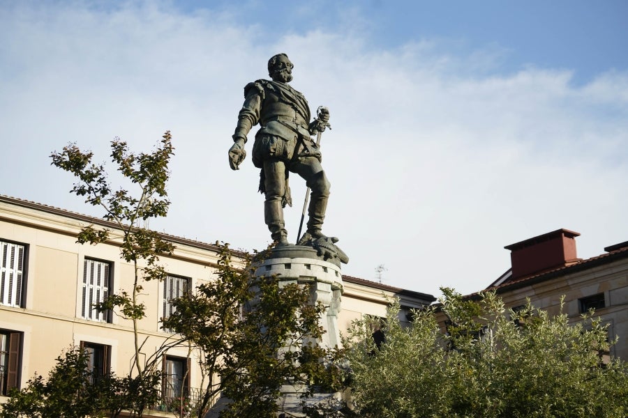 El principal núcleo del Alto Urola, cuna de conquistadores y ligado desde hace siglos ala industria del hierro, sorprende por su rico patrimonio artístico en el que destaca la Antigua. 