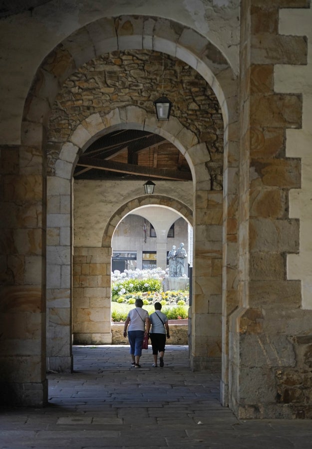 El principal núcleo del Alto Urola, cuna de conquistadores y ligado desde hace siglos ala industria del hierro, sorprende por su rico patrimonio artístico en el que destaca la Antigua. 