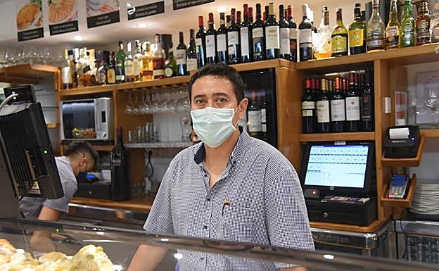Juan Absil pone en valor la paciencia de la clientela.