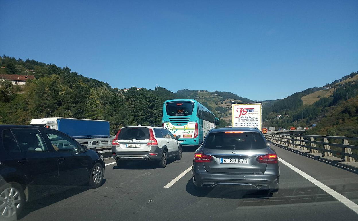 Retenciones en la AP-8 en Elgoibar.