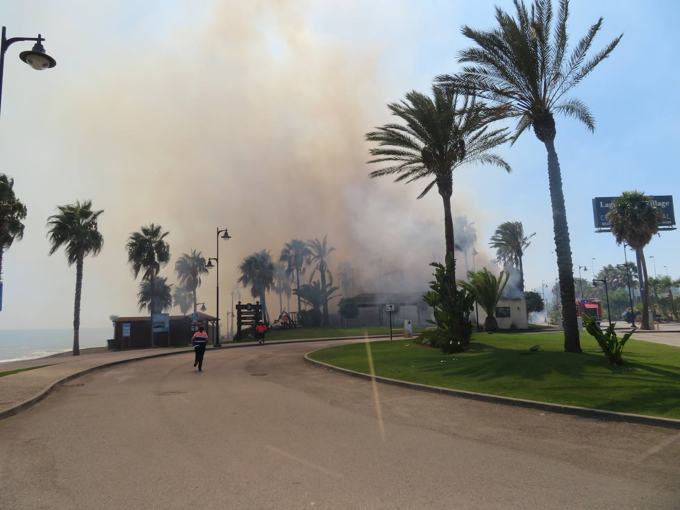 Efectivos del Plan Infoca y del Consorcio Provincial de Bomberos trabajan en la zona