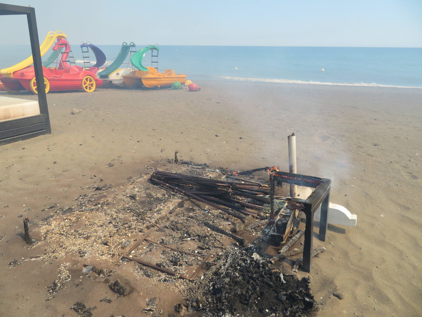 Efectivos del Plan Infoca y del Consorcio Provincial de Bomberos trabajan en la zona