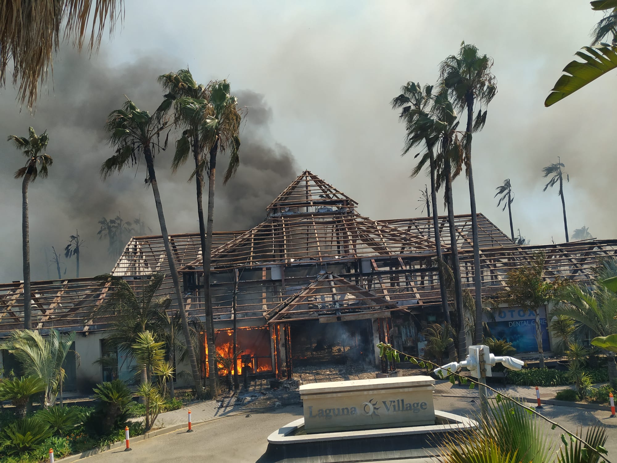 Efectivos del Plan Infoca y del Consorcio Provincial de Bomberos trabajan en la zona