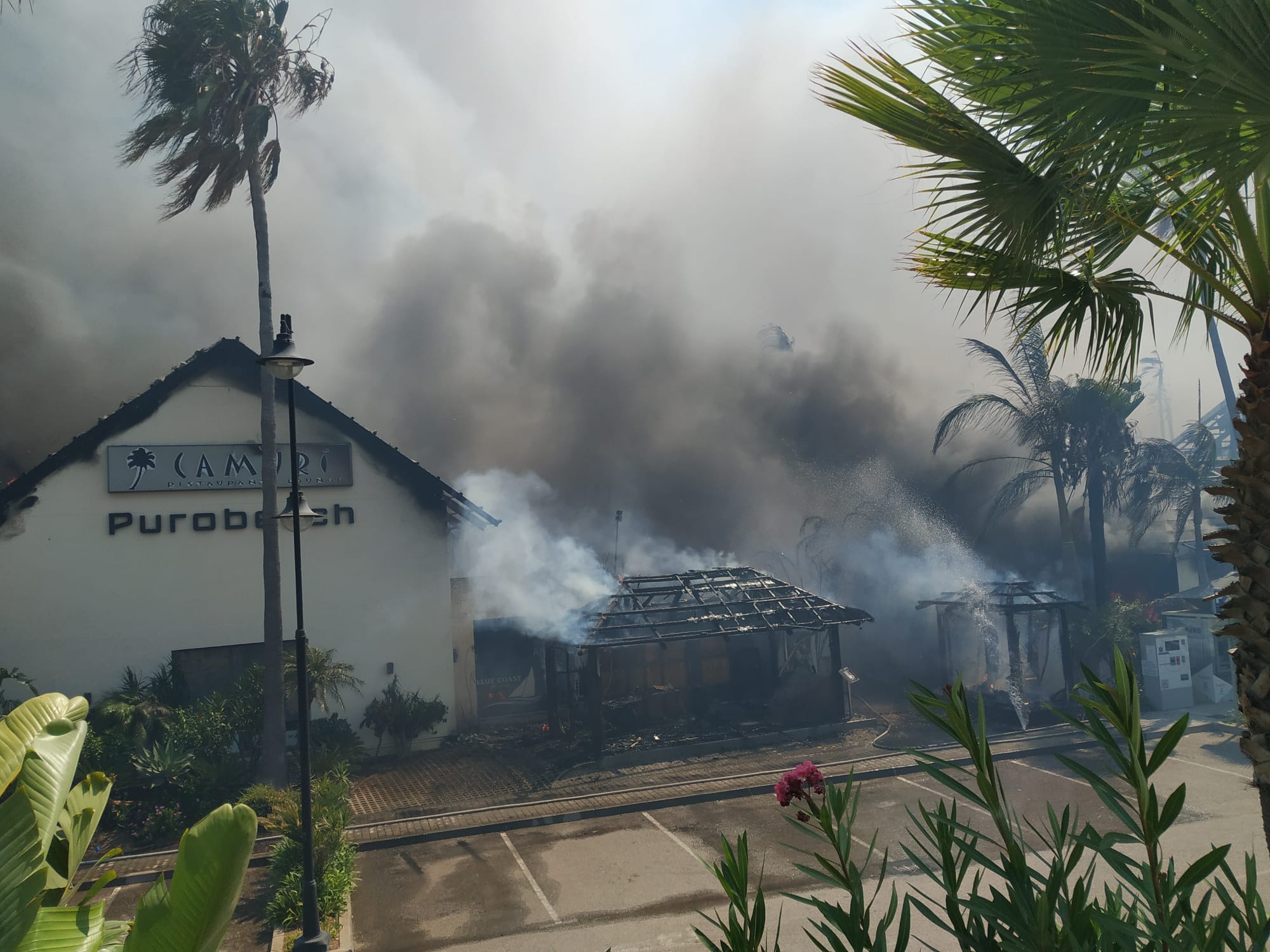 Efectivos del Plan Infoca y del Consorcio Provincial de Bomberos trabajan en la zona