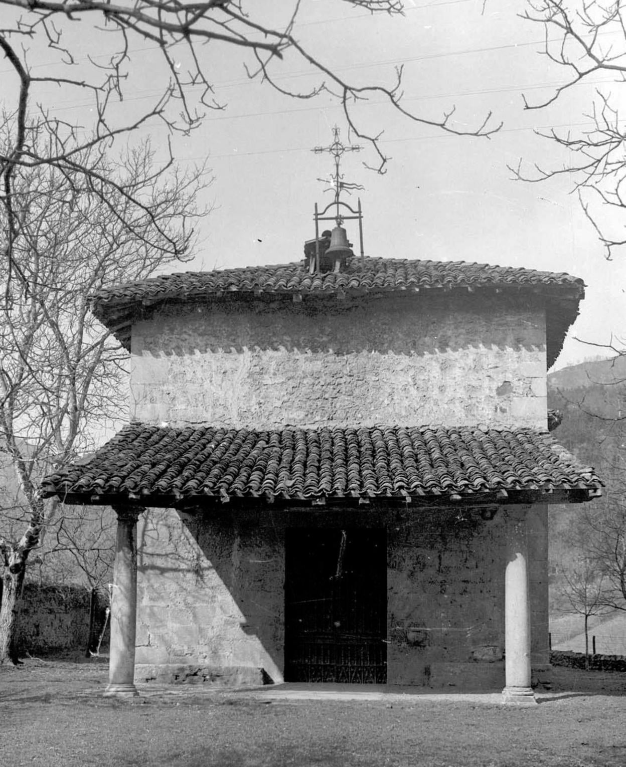 Vista de la desaparecida ermita de San Antolín, a mediados del siglo pasado. 