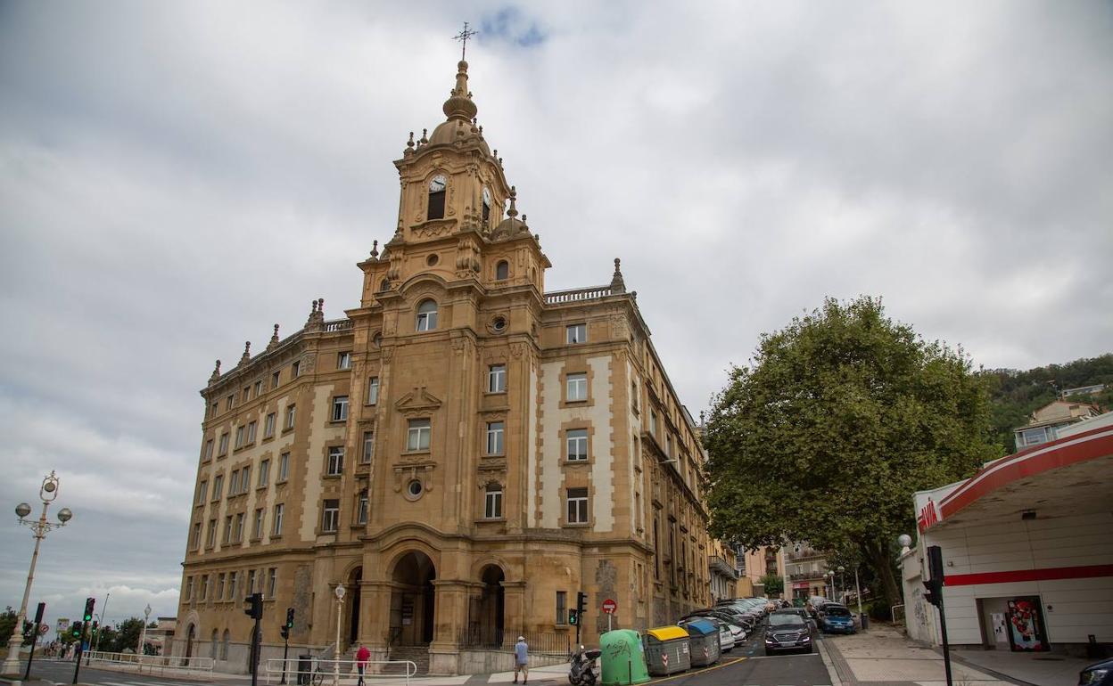 La parroquia del Corazón de María, en la avenida de Navarra, celebra mañana su última misa y, tras el cierre de San Pío X en marzo, deja a San Ignacio como única iglesia de Gros