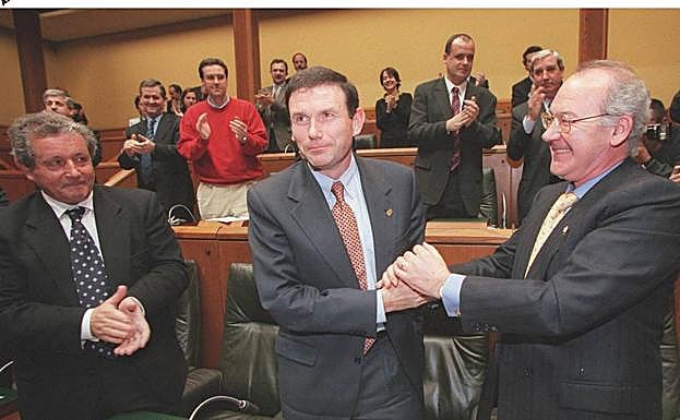 Juan José Ibarretxe, que había sido su vicelehendakari con un perfil más bien técnico, releva como lehendakari a Ardanza en 1998. El PNV ya se había embarcado en una estrategia autodeterminista.