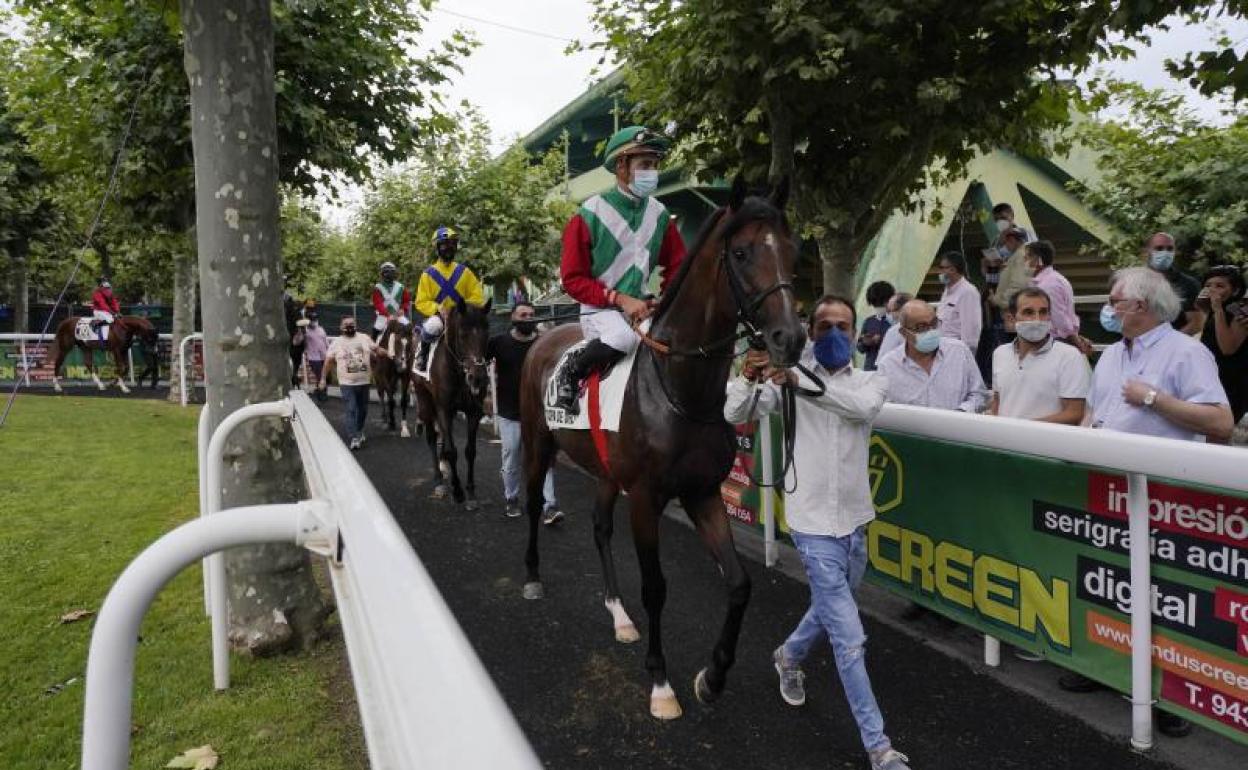 Las mascarillas han sido protagonistas en el hipódromo.
