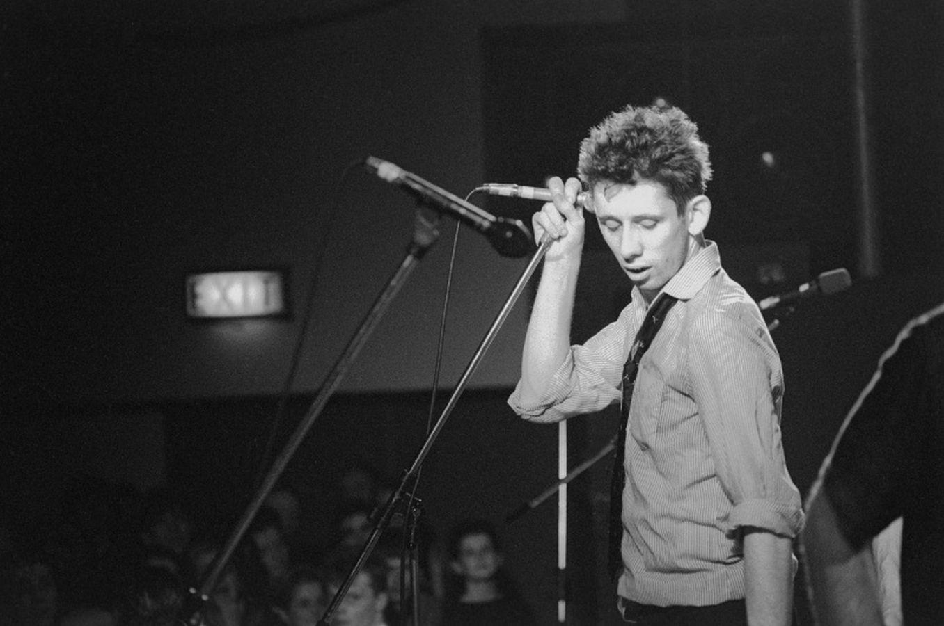 'CROCK OF GOLD: A FEW ROUNDS WITH SHANE MACGOWAN' de JULIEN TEMPLE. La música es importante para Julien Temple (Reino Unido, 1952), es por eso este documental que es una celebración del poeta del punk irlandés Shane MacGowan. Es una película producida por Johnny Deep. Temple ha dirigido videoclips para artistas como David Bowie, Joe Jackson, Neil Young o The Rolling Stones. Así como imporntantes documentales de Marvin Gaye, Sex Pistols, o The Rolling Stones entre otros 