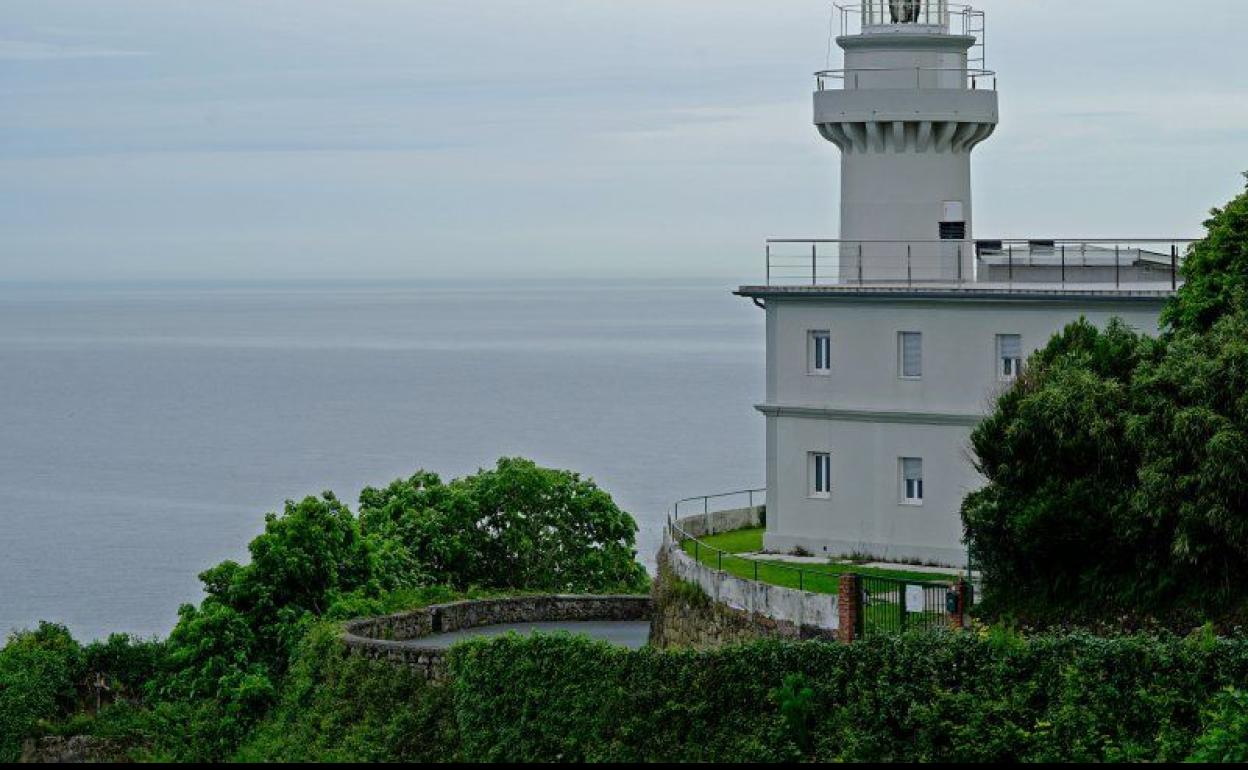 La renovación del pavimento de tres caminos rurales de la falda norte de Igeldo, en marcha