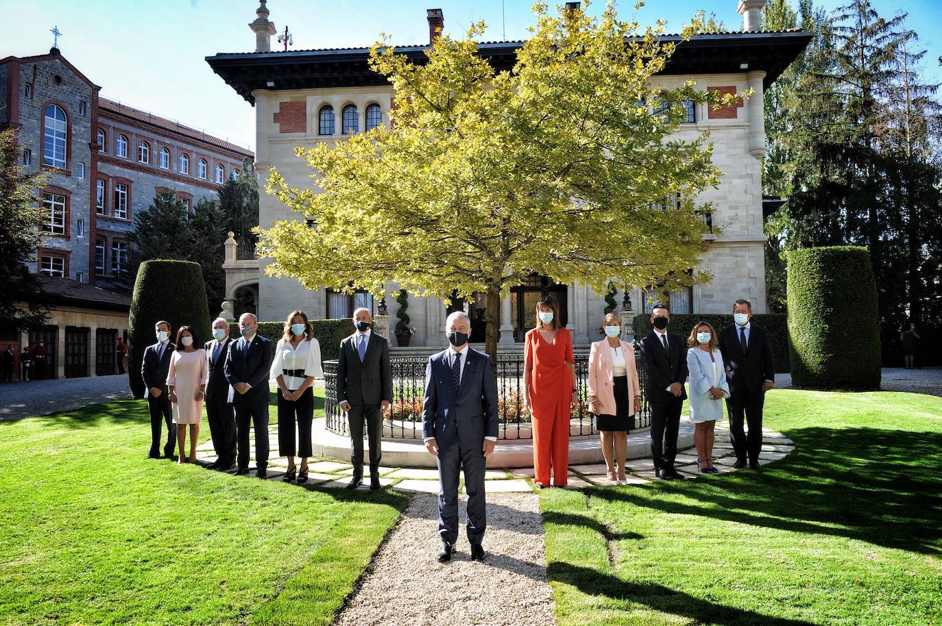El tercer mandato del Ejecutivo de Iñigo Urkullu ha arrancado oficialmente este martes, con la toma de posesión de sus once consejeros en Ajuria Enea.