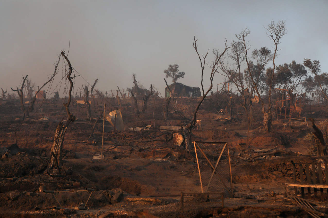 El campo de refugiados de Moria queda destruido en un incendio