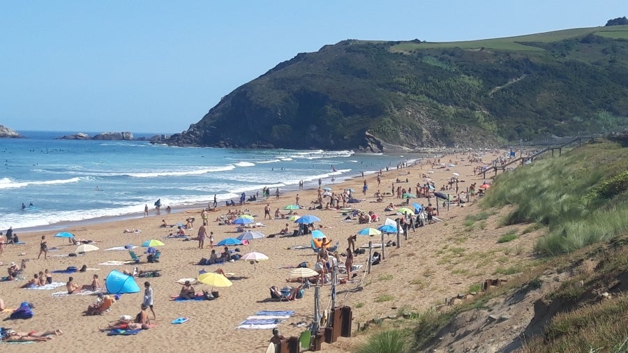 Fotos: Los guipuzcoanos se resisten a despedirse de la playa
