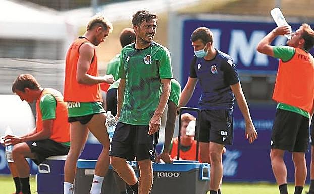 Imagen principal - David Silva, aire fresco para la mediapunta