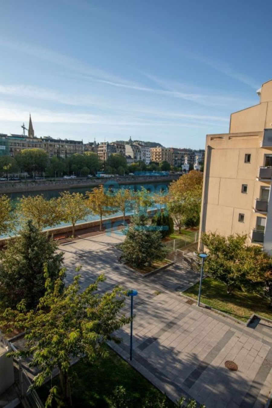 Los pisos de Federico García Lorca, en Donostia, dejan de estar protegidos y un adjudicatario saca su vivienda al mercado (legalmente) por 515.000 euros. 