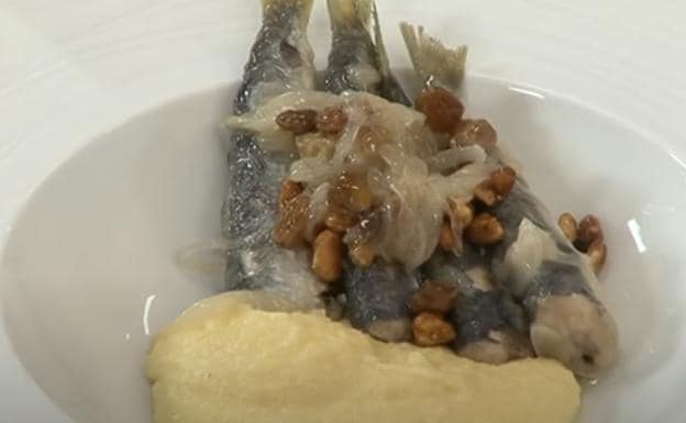 Receta de sardinas encebolladas con pasas y piñones de David de Jorge