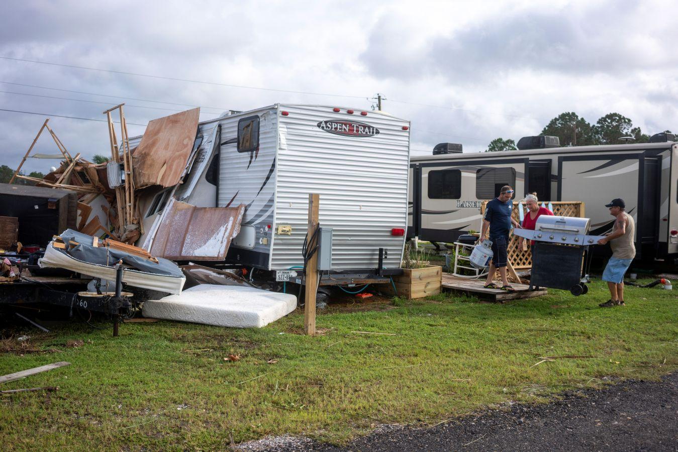 La costa este de Estados Unidos ha sufrido especialmente la llegada del huracán Sally. De hecho, los estados afectados han sufrido cortes eléctricos e inundaciones, además de la caída de decenas de árboles. 'Sally' ha dejado a más de medio millón de personas sin luz. Los estados de Alabama y Florida han resultado los más afectados. Sally tocó tierra como huracán categoría dos, con vientos de hasta 160 km/h. 