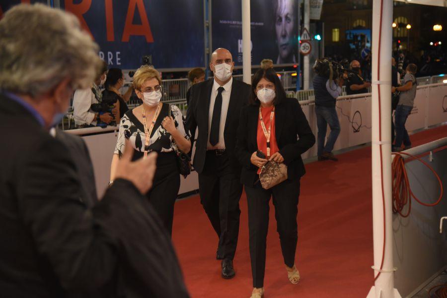 Los looks más destacados de la alfombra roja en la jornada inaugural del Festival de Cine de San Sebastián 2020