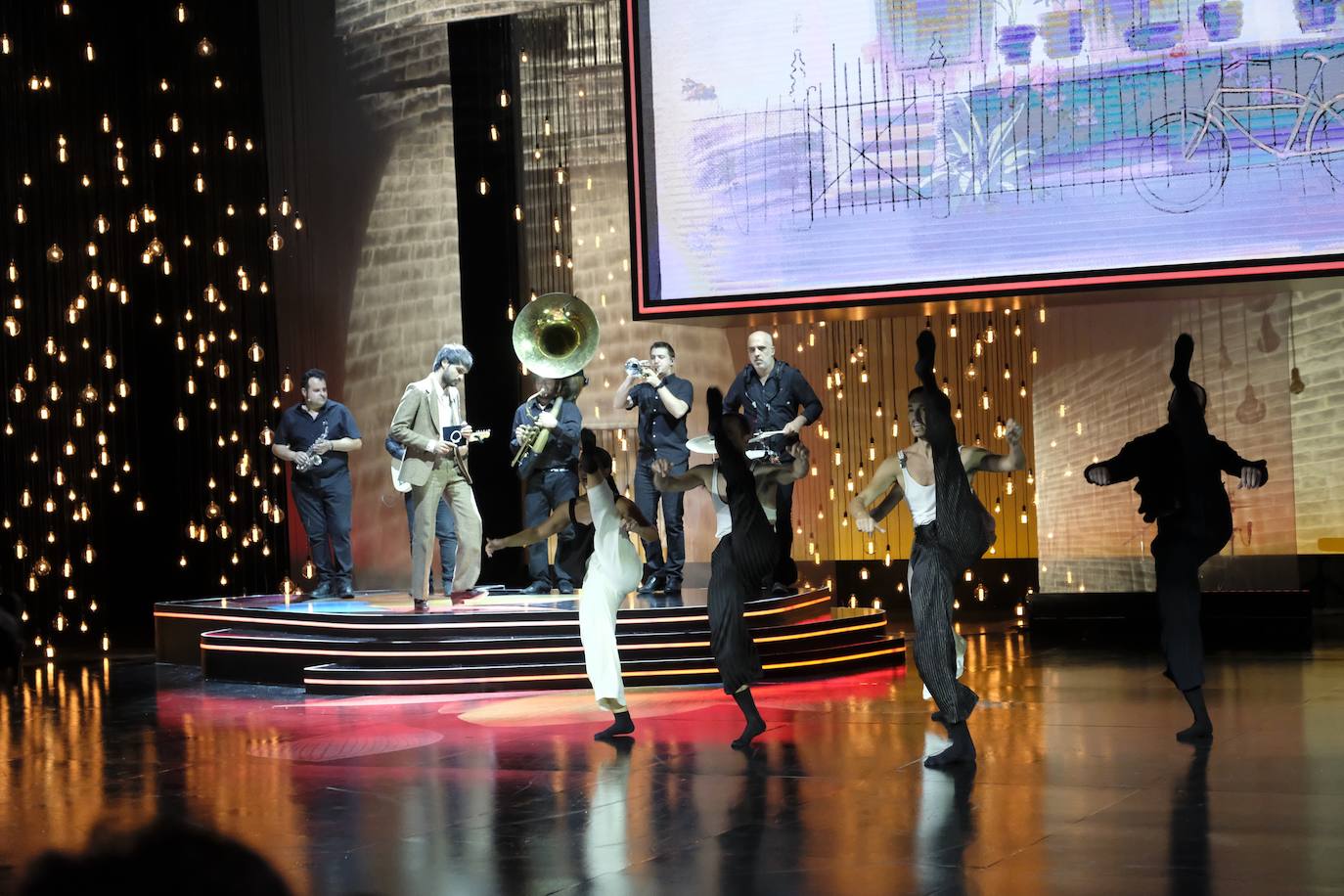 La música y la danza estuvieron muy presentes en la inauguración oficial de la 68 edición del Festival de Cine de San Sebastián