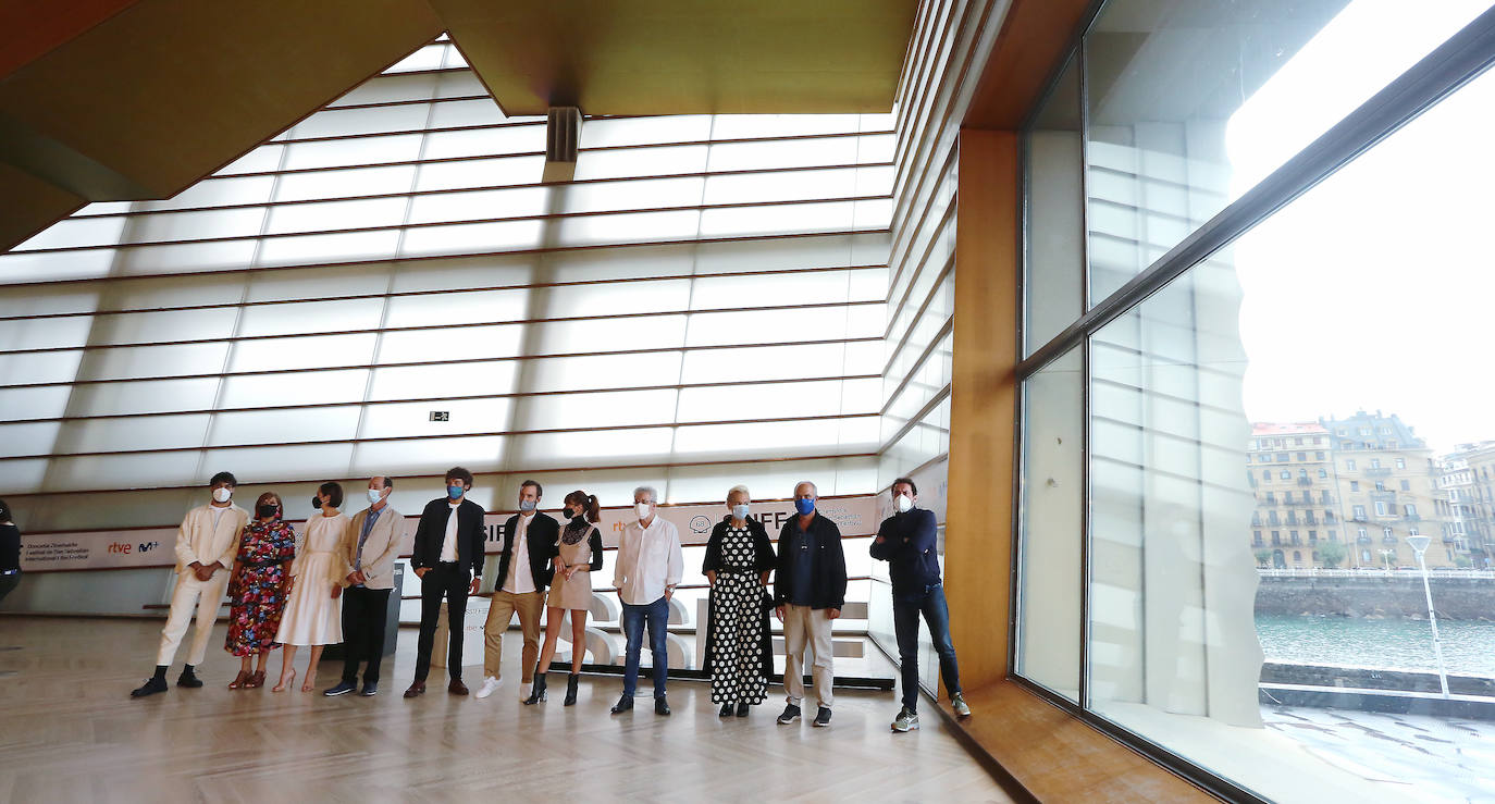 El equipo de 'Patria' ha presentado la serie de HBO en el Zinemaldia