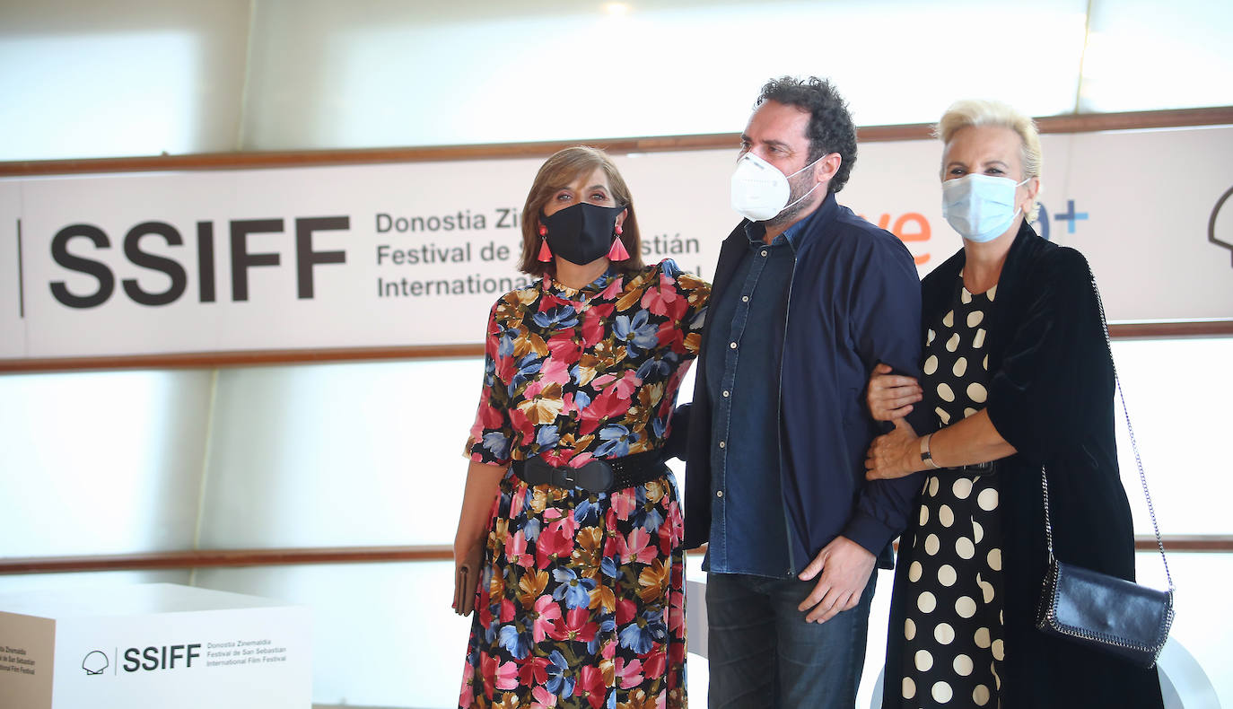 El equipo de 'Patria' ha presentado la serie de HBO en el Zinemaldia