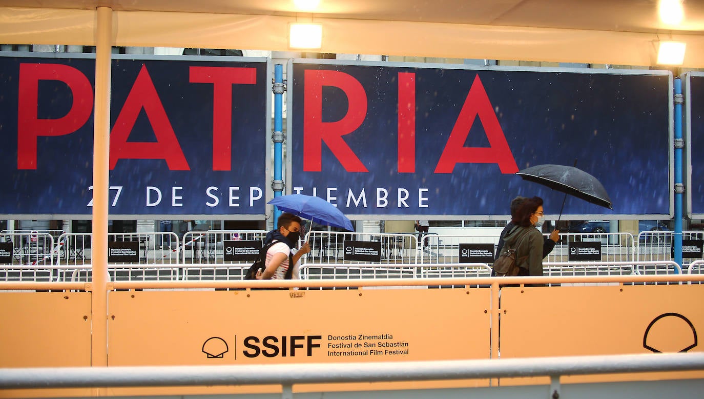 El equipo de 'Patria' ha presentado la serie de HBO en el Zinemaldia