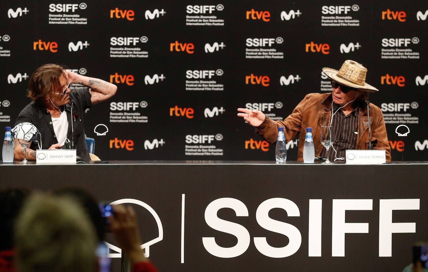 El actor estadounidense produce el filme que Julien Temple dedica al líder de The Pogues, que se estrena este domingo en el Kursaal