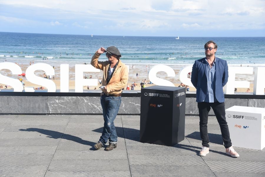 El actor estadounidense produce el filme que Julien Temple dedica al líder de The Pogues, que se estrena este domingo en el Kursaal